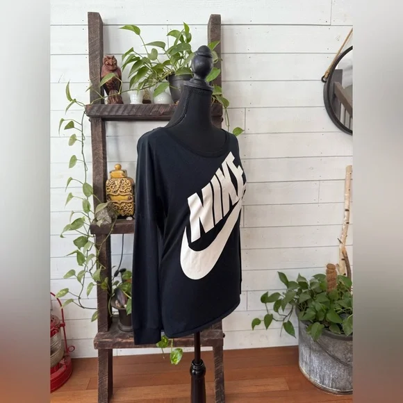 Nike Black Long Sleeve Top with White Logo - Picture 8 of 17